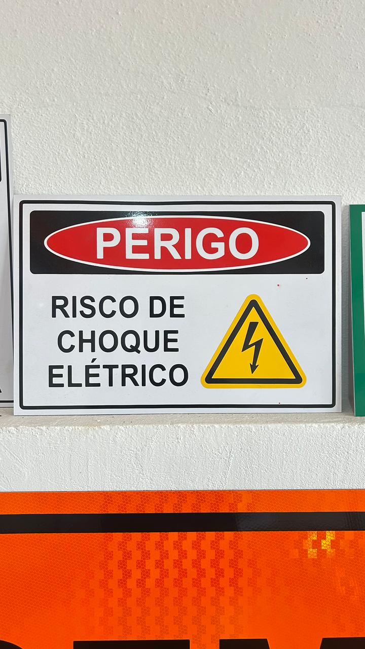 Placas de segurança do trabalho — EPI, NR e sinalização industrial