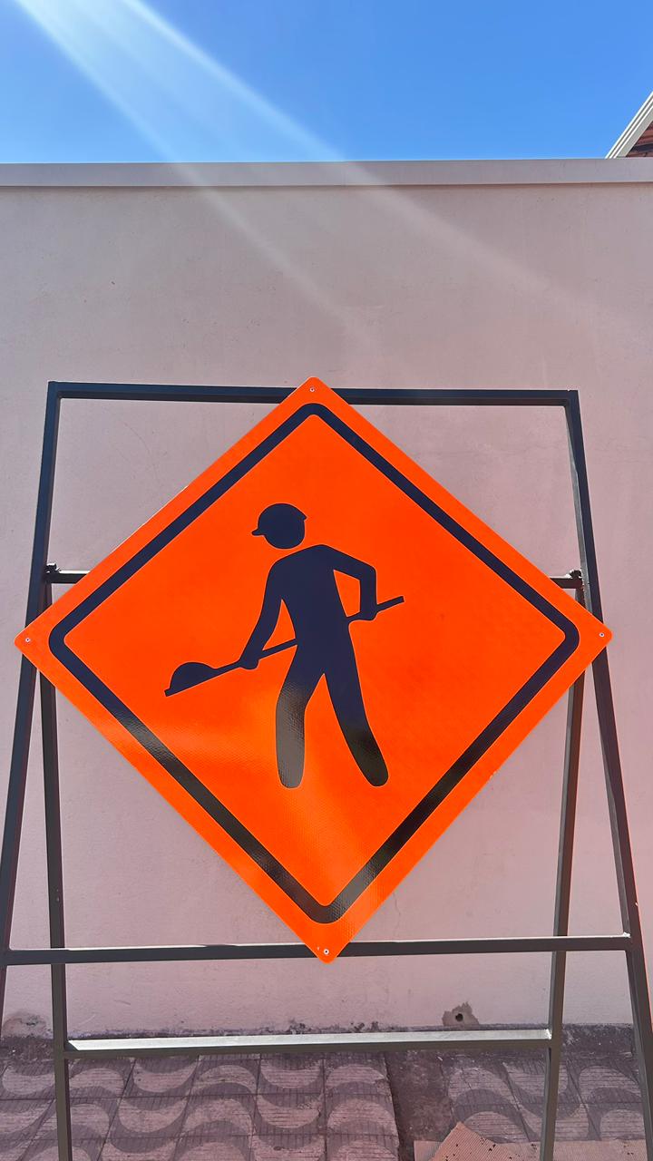 Sinalização de obra — placa instalada